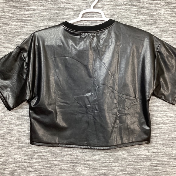 Rewash Women’s Black Vegan Leather Cropped Top Short Sleeves T-shirt - Picture 6 of 6